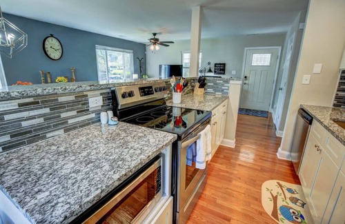 North Beach Apartment | Cozy Cottage 3 beds 2 baths W/Outdoor grill!