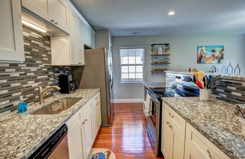 North Beach Apartment | Cozy Cottage 3 beds 2 baths W/Outdoor grill!