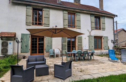 Mantoche Cottage | Cozy Cottage by the Saône