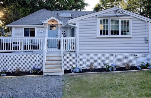 Plymouth Cottage | Cozy Cottage by the Sea