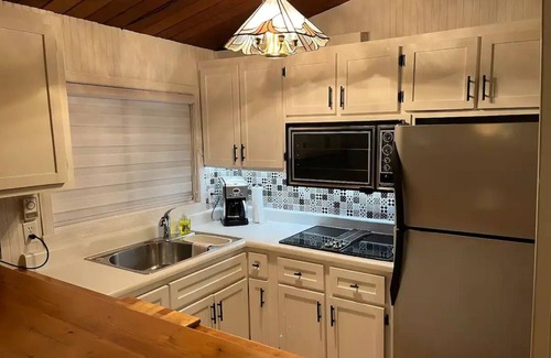 Lac Sainte-Marie Cottage | Cozy Cottage close to golf, great hiking trails and lake with beautiful views