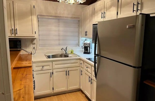Lac Sainte-Marie Cottage | Cozy Cottage close to golf, great hiking trails and lake with beautiful views