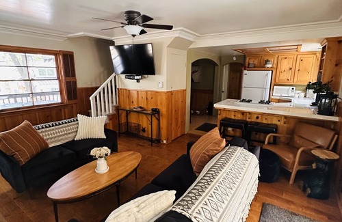 Cedar Glen House | Cozy Cottage, dog friendly, fireplace, beautiful outdoor seating!
