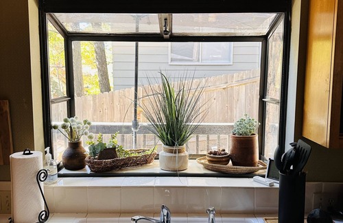 Cedar Glen House | Cozy Cottage, dog friendly, fireplace, beautiful outdoor seating!