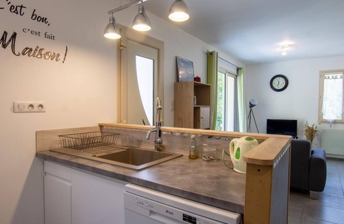 Auriac-du-Perigord Cottage | Cozy Cottage with Garden, Near Dordogne Castles and Vézère Sites, with Modern Amenities & WiFi