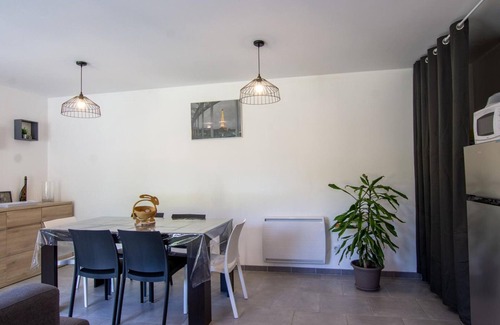 Auriac-du-Perigord Cottage | Cozy Cottage with Garden, Near Dordogne Castles and Vézère Sites, with Modern Amenities & WiFi