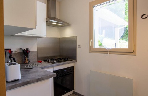 Auriac-du-Perigord Cottage | Cozy Cottage with Garden, Near Dordogne Castles and Vézère Sites, with Modern Amenities & WiFi