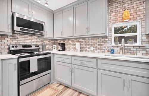 Northside House | 🏡Cozy Cottage Gated & Pet Friendly Sleeps 6🐶