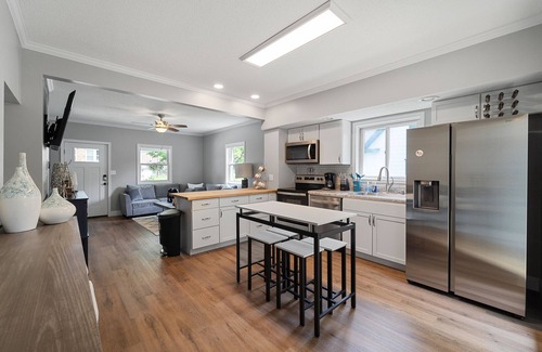 Columbia Cottage | Cozy Cottage Home - Walk to Downtown Columbia