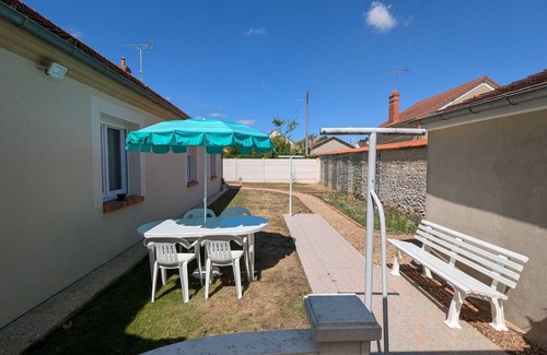 Villemandeur Cottage | Cozy cottage in Villemandeur with garden near Montargis