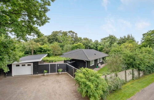 Hoeve Strand House | Cozy cottage just 300 m from Høve Beach