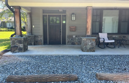 Evington House | Cozy cottage just on the outskirts of Lynchburg!