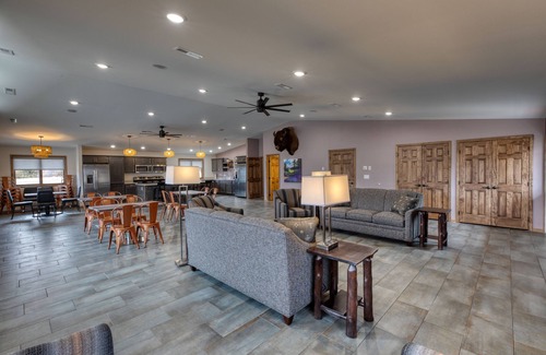 Yankton Cottage | Cozy Cottage- Lewis and Clark Resort