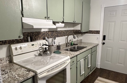 Earlewood House | Cozy Cottage located downtown Columbia Minutes from USC & Ft. Jackson