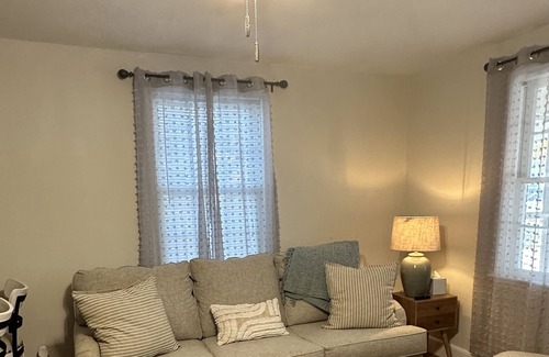Earlewood House | Cozy Cottage located downtown Columbia Minutes from USC & Ft. Jackson