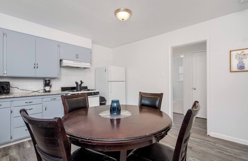 Hanford House | Cozy Cottage near downtown Hanford