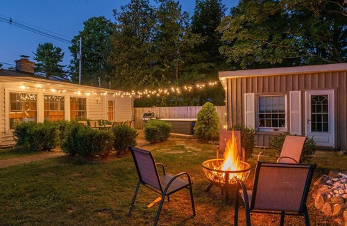 Walloon Lake Cottage | Cozy Cottage near Lake & Skiing, Hot Tub, fireplace & Fire-pit, Pets Allowed