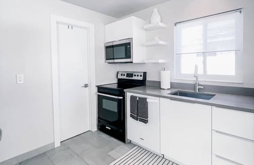 Naples Park Cottage | Cozy Cottage Near Vanderbilt Beach