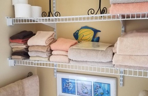 Rosemont Cottage | Cozy Cottage of Alexandria Privacy Parking Metro Full Kitchen Laundry Patio WiFi