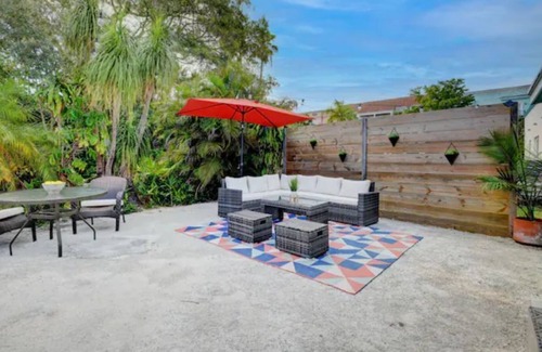 Delray Beach Cottage | Cozy cottage on Atlantic Ave under 1mi from Beach!
