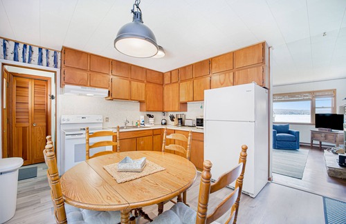 Beulah House | Cozy Cottage on Crystal Lake W/Free Wifi, Gas Grill & Dock - Close to Town