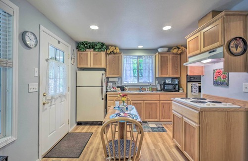 McMinnville Cottage | Cozy Cottage on Flower Farm w/Baker Creek Views!
