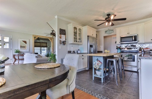 Holly Hill Cottage | Cozy Cottage on the River