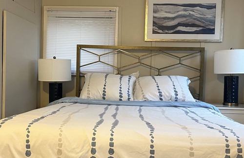 Cadillac Cottage | Cozy Cottage on the Canal