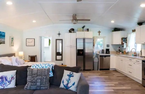 Savannah Apartment | Cozy cottage overlooking Talahi Lake in Savannah GA with a pirate ship clubhouse