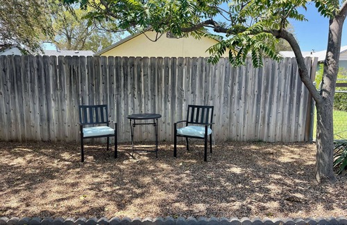 Roswell Cottage | Cozy Cottage~Pet Friendly 2 Pets Stay For FREE!