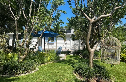 Hobe Sound Cottage | Cozy cottage retreat walking/biking distance to downtown Hobe Sound and Beach
