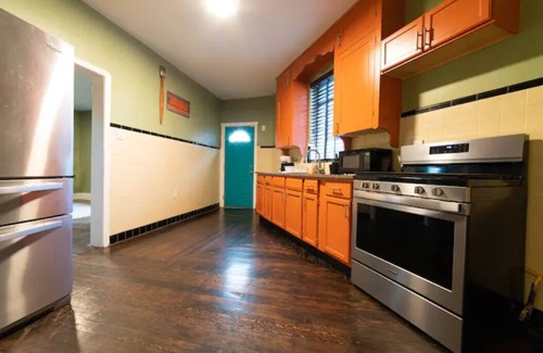 Detroit House | Cozy Cottage seconds from Downtown