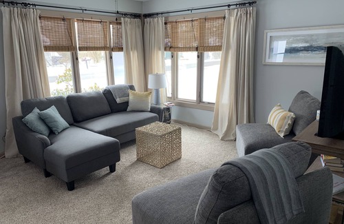 Lake Erie Beach Cottage | Cozy Cottage steps from the shore of Lake Erie