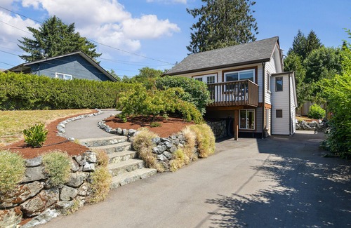 Lake Cowichan House | Cozy Cottage Style House In The Heart Of Lake Cowichan