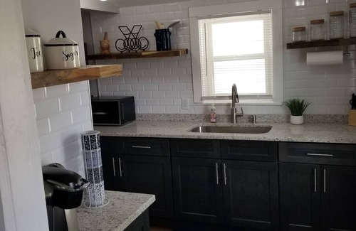 Cahal Street Group Cottage | Cozy Cottage @ Trevecca