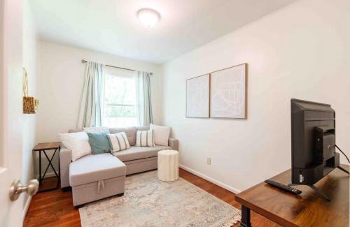 Valdosta House | Cozy Cottage with 4 Beds Sleeps 6