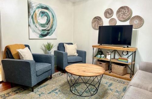 Valdosta House | Cozy Cottage with 4 Beds Sleeps 6