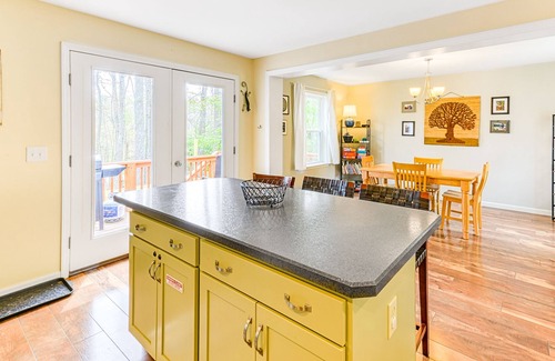 Sky Valley Cottage | Cozy cottage with fireplace & outdoor firepit - close to lake access