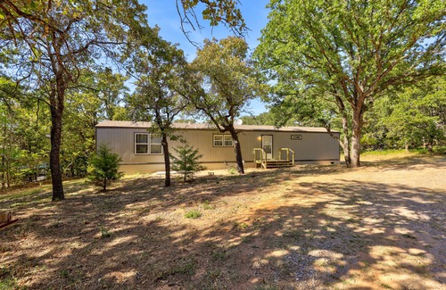 Norman Cottage | Cozy cottage with hot tub minutes from Norman by Lake Thunderbird
