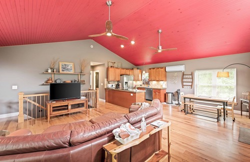 Lovingston Cottage | Cozy cottage with PRIVATE hot tub and year round pool.
