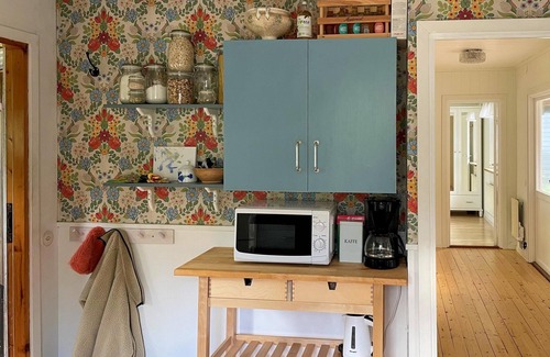 Degeberga House | Cozy cottage with several fireplaces and an annex.