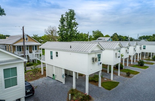 Pass Christian Cottage | Cozy cottage with easy access to beach & restaurants- Pet Friendly!