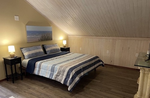 Hulbert Cabin | Cozy Country Cabin in the woods.