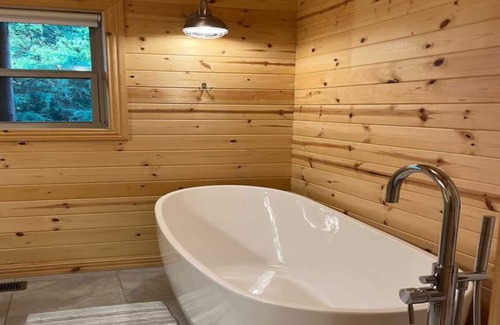 Pineville Cabin | Cozy country cabin near Northwest Arkansas