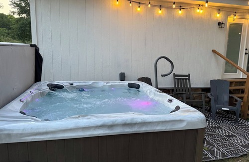 Sand Springs Cabin | Cozy country cabin with hot tub in Sand Springs on 7 acres w a pond