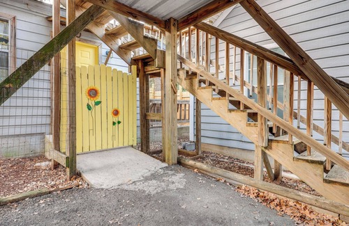 Canyon Lake Apartment | Cozy Couple's Cottage w/View Near Canyon Lake!