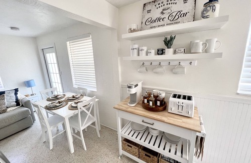 Roberta Heights In Oakdale Park House | Cozy Crab House, Beachside, Walk to Beach & River, Coffee Bar & Fire Pit