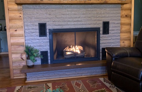 New Tripoli Cabin | Cozy Creekside Cabin -Lehigh Valley/Allentown