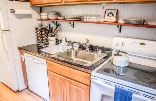 Weston Ski Chalet | Cozy Creekside Chalet centrally located near 4 ski resorts