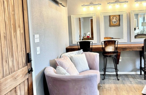 Dennis Cabin | Cozy Darlin' Suite on the River